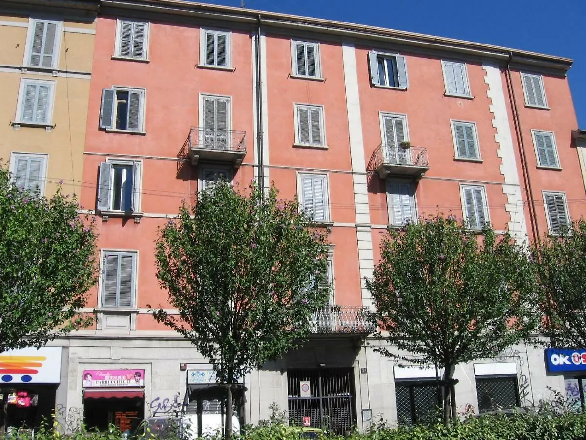 Apartment Appartamento Loreto Milan